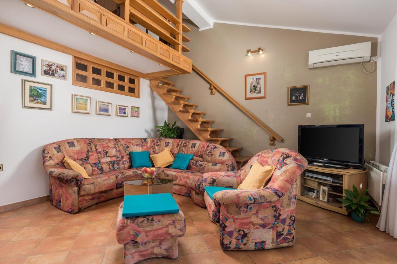 Apartment Magda With A Parking Space And Sea View Rijeka Exterior foto